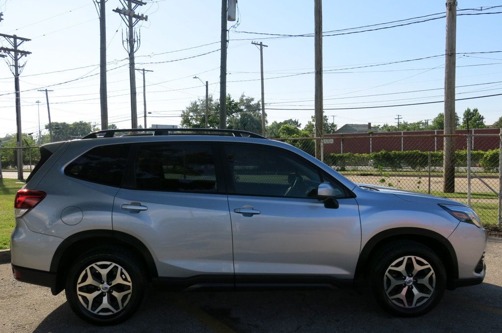 2023 Subaru Forester Premium photo 5