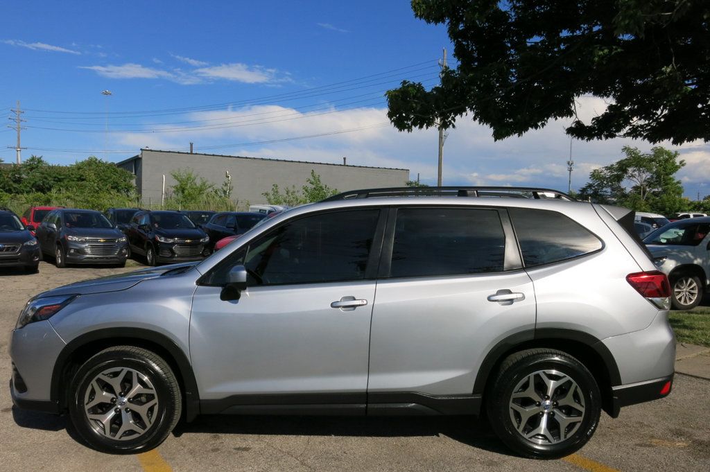 2023 Subaru Forester Premium photo 6