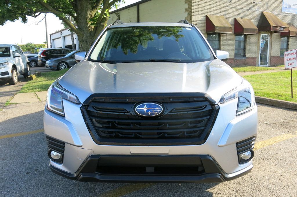 2023 Subaru Forester Premium photo 7