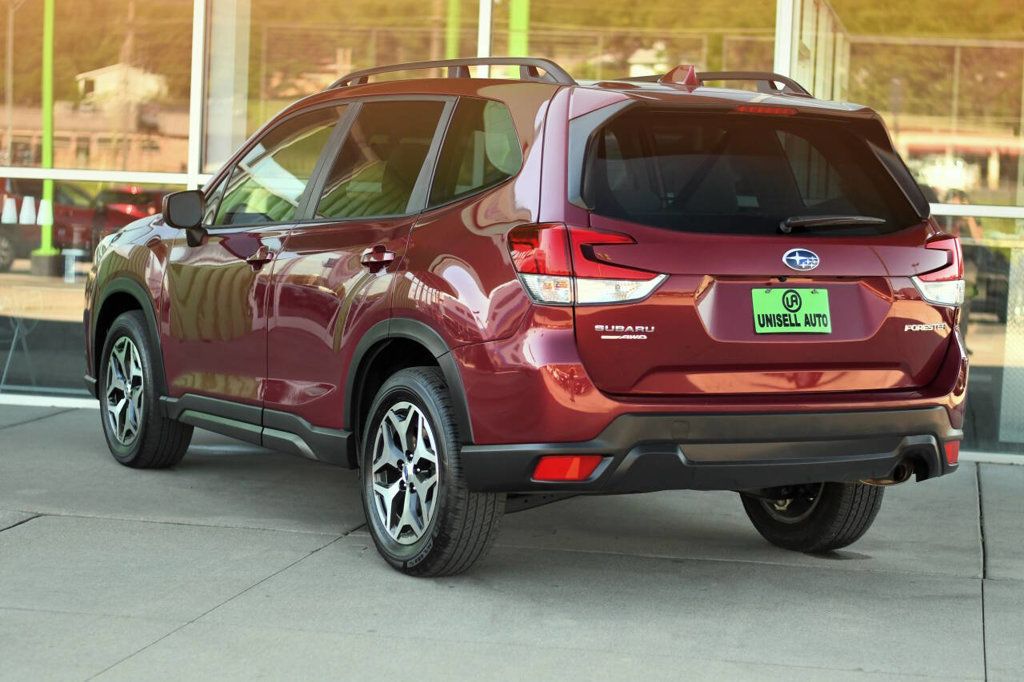 2023 Subaru Forester Premium photo 3