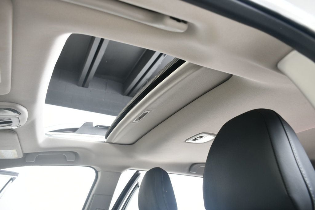 2023 Subaru Outback Touring photo 4