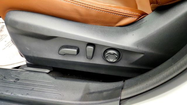 2023 Subaru Outback Touring CVT w/ Wireless Charger - 23030482 - 11