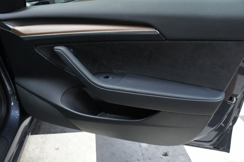 2023 Tesla Model 3 photo 30