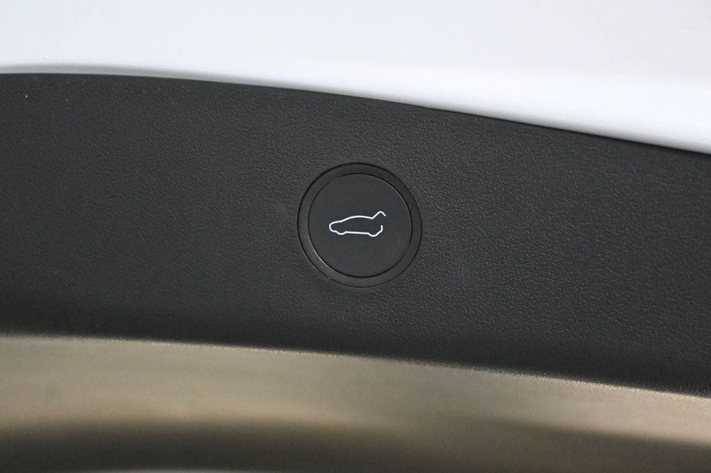 Tesla Model 3 RWD photo 15
