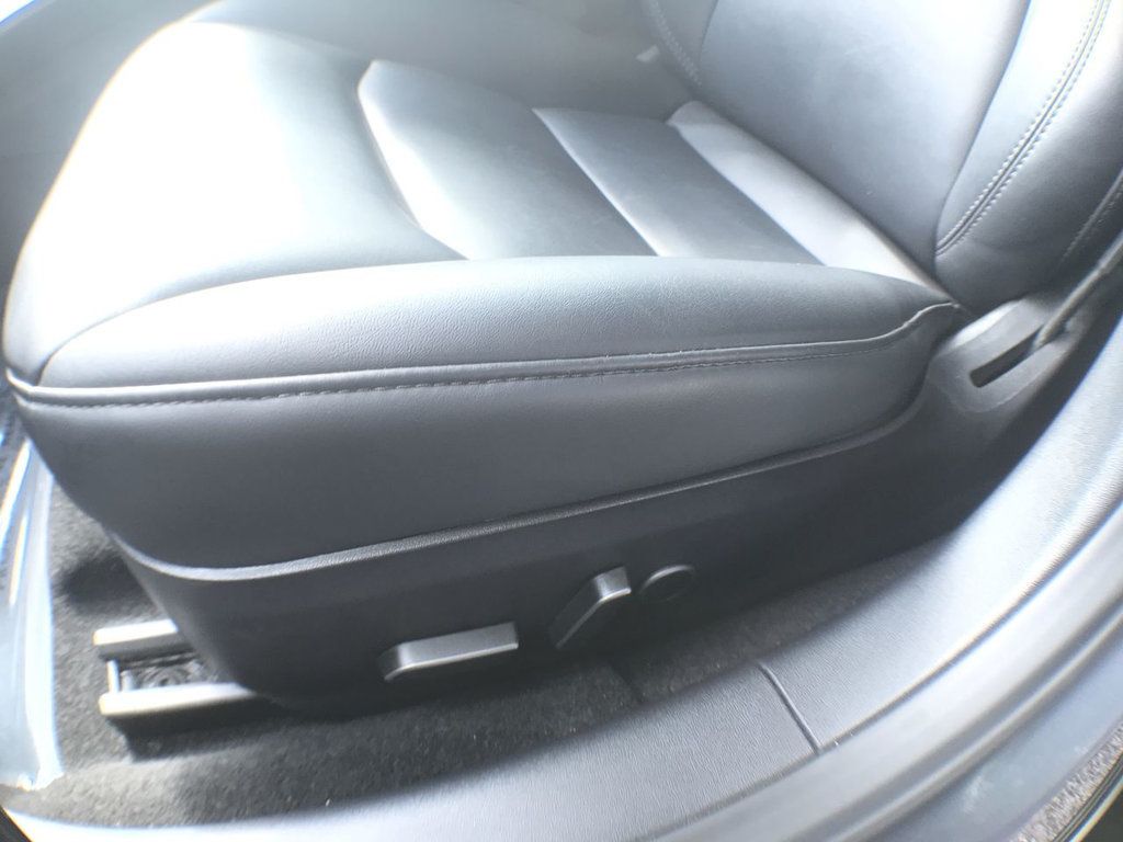 2023 Tesla Model 3 photo 12