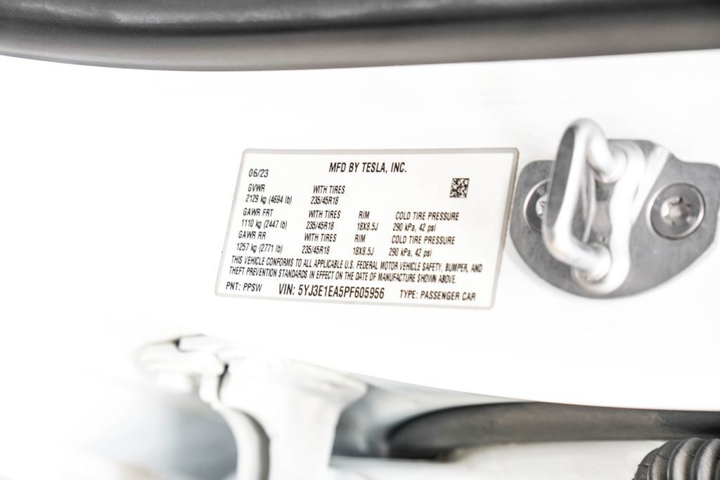 Tesla Model 3 RWD photo 35