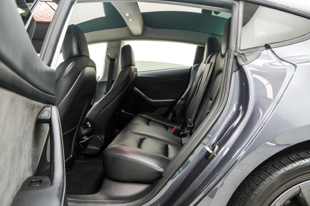 Tesla Model 3 RWD photo 19