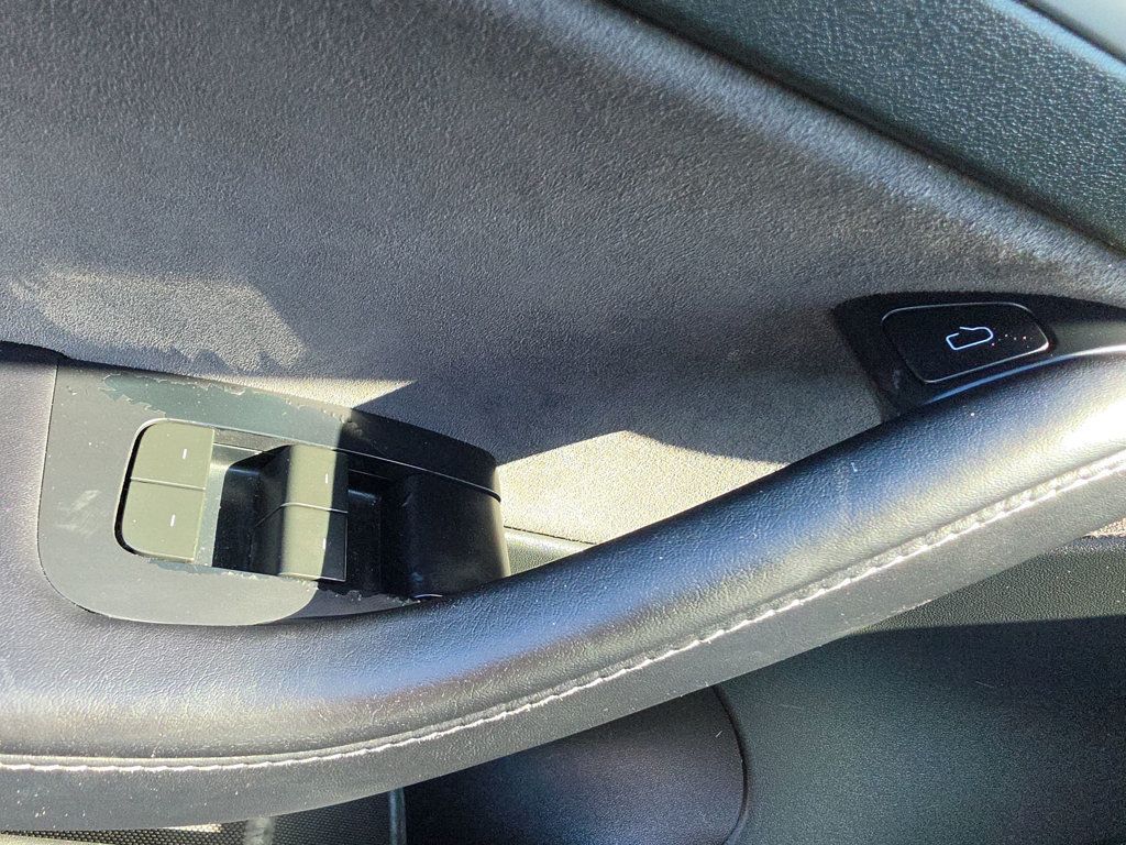 Tesla Model 3 photo 17