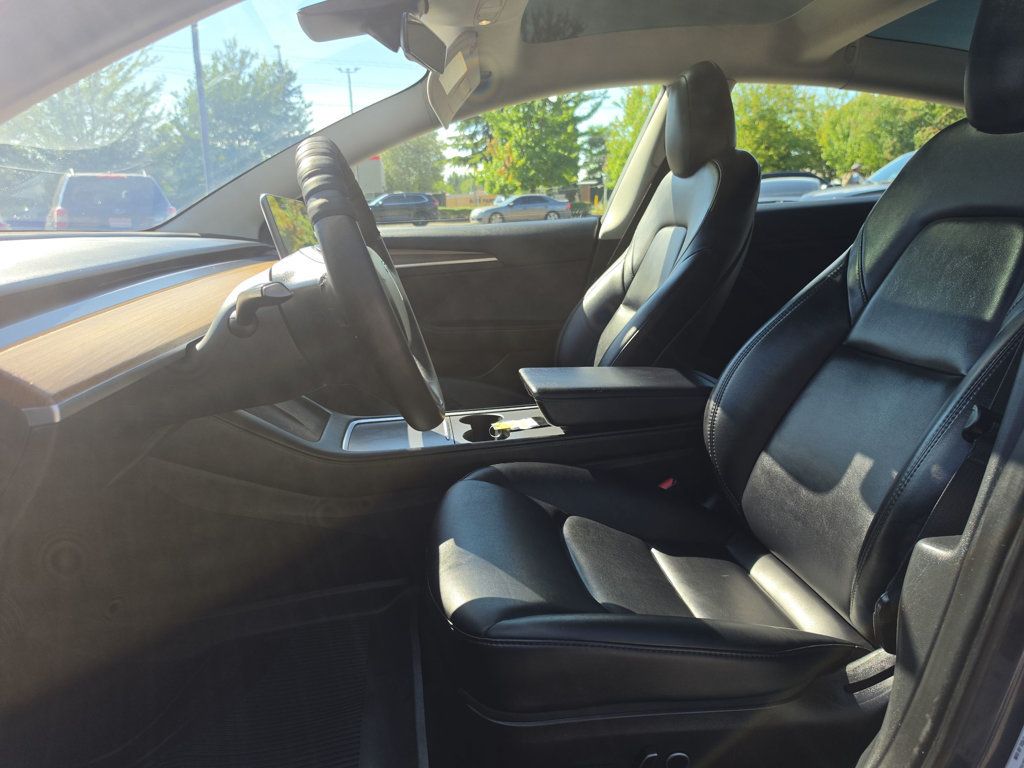 Tesla Model 3 photo 9