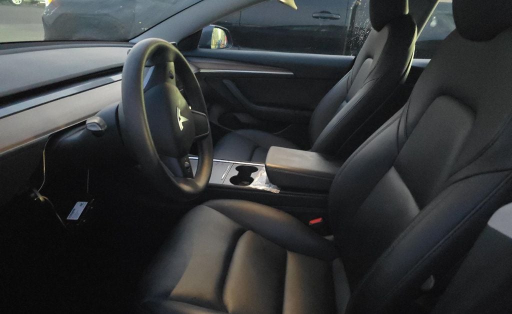 2023 Tesla Model 3 photo 3