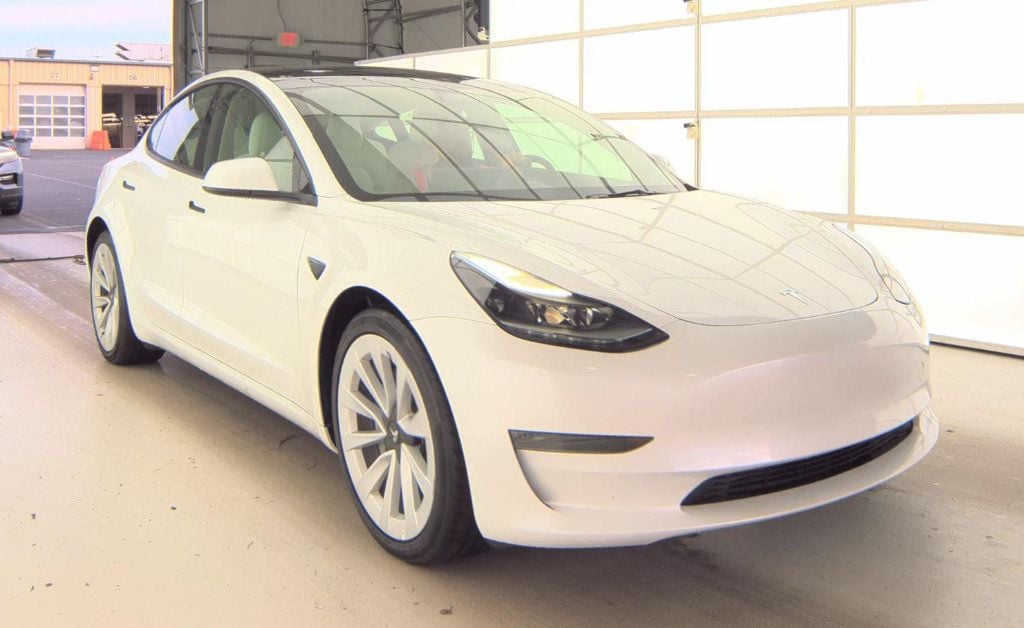 2023 Tesla Model 3 photo 2