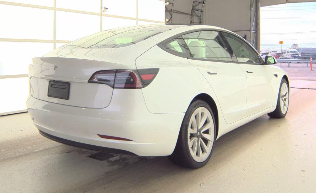 2023 Tesla Model 3 photo 3