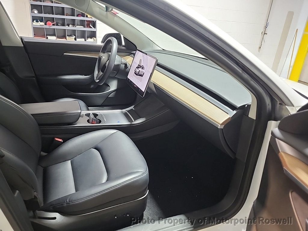 Tesla Model 3 photo 2