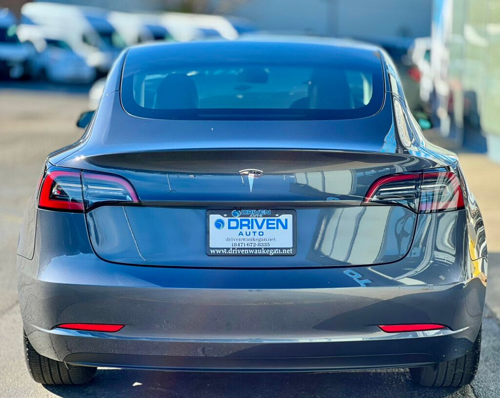 2023 Tesla Model 3 photo 4