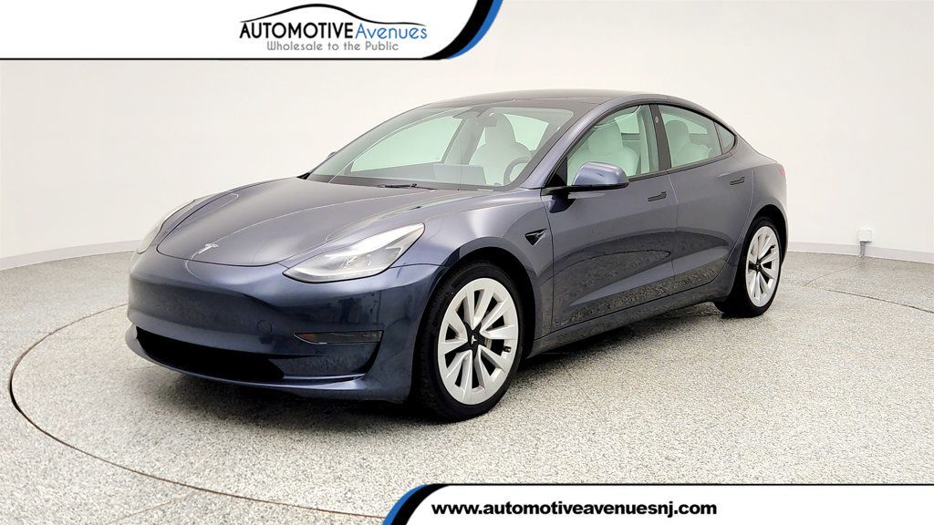 2023 Tesla Model 3 RWD w/ 19'' Sport Wheels & White/Black Premium Seat Trim - 23010103 | Video 1
