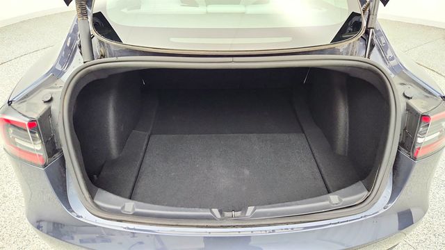 2023 Tesla Model 3 RWD w/ 19'' Sport Wheels & White/Black Premium Seat Trim - 23010103 - 25