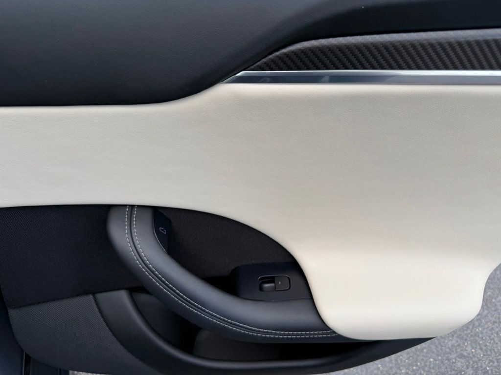 2023 Tesla Model S Plaid AWD - 22960419 - 32