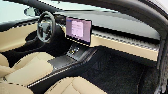 2023 Tesla Model S Plaid AWD w/ 21'' Arachnid Wheels & Cream Interior - 23087131 - 31