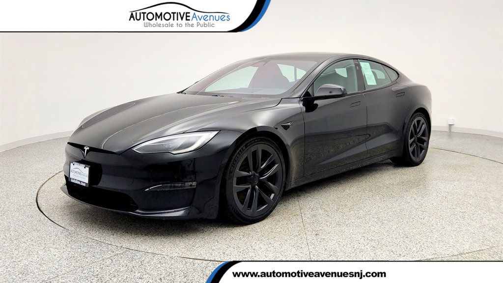 2023 Tesla Model S Plaid AWD w/ Autopilot, 17'' Touchscreen & Yoke Steering Wheel - 22997425 | Video 1