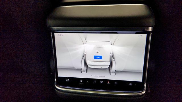 2023 Tesla Model S Plaid AWD w/ Autopilot, 17'' Touchscreen & Yoke Steering Wheel - 22997425 - 27