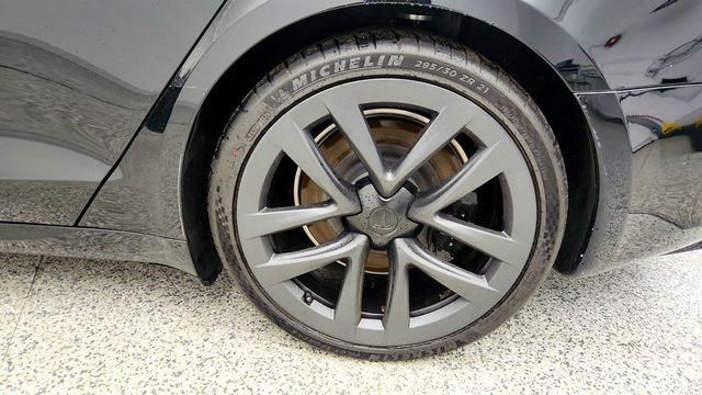 2023 Tesla Model S Plaid AWD w/ Autopilot, 17'' Touchscreen & Yoke Steering Wheel - 22997425 - 8