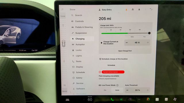 2023 Tesla Model S Plaid AWD w/ White & Black Premium Interior & Yoke Steering - 23035604 - 17
