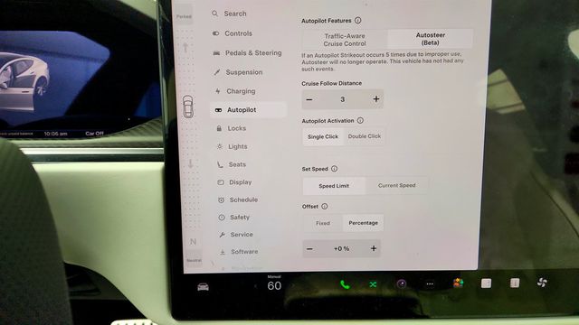 2023 Tesla Model S Plaid AWD w/ White & Black Premium Interior & Yoke Steering - 23035604 - 18