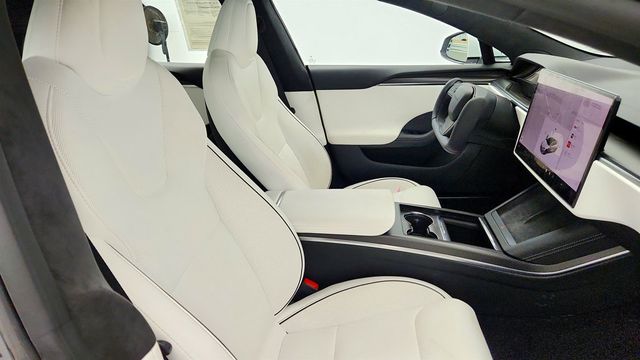 2023 Tesla Model S Plaid AWD w/ White & Black Premium Interior & Yoke Steering - 23035604 - 25