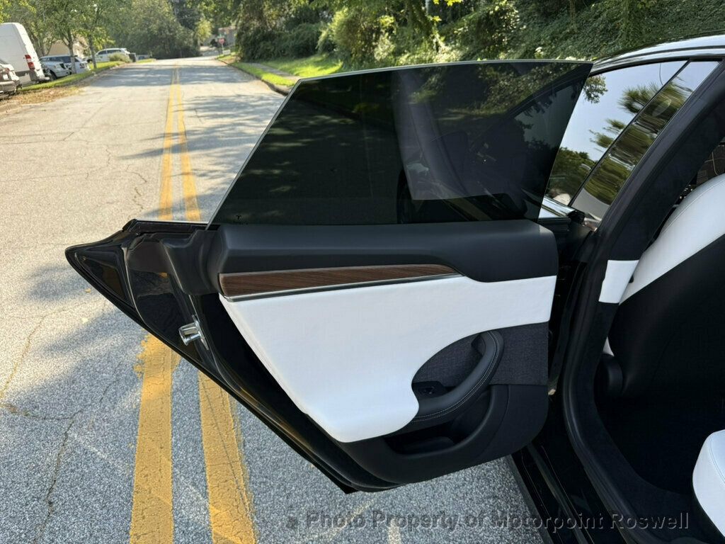 Tesla Model S Standard Range AWD photo 15