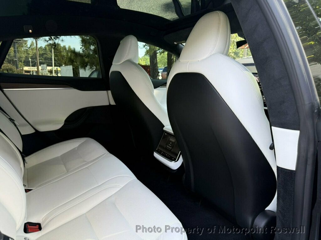 Tesla Model S Standard Range AWD photo 19