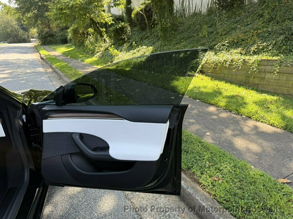Tesla Model S Standard Range AWD photo 23