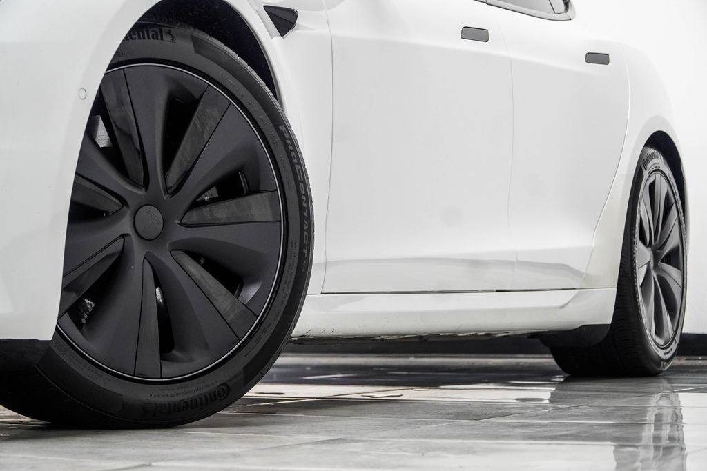 Tesla Model S photo 3