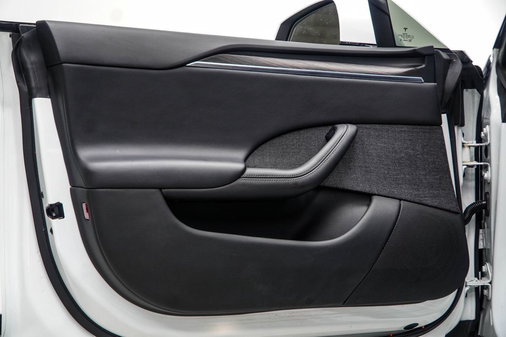 Tesla Model S photo 32