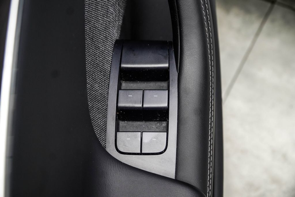 Tesla Model S photo 33