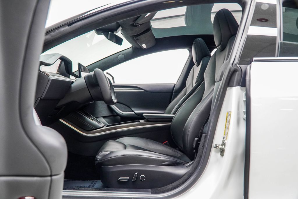 Tesla Model S photo 36