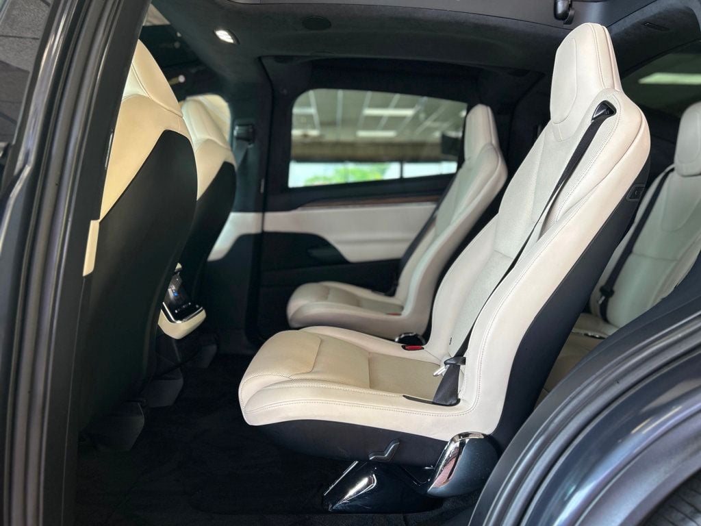 2023 Tesla Model X photo 14