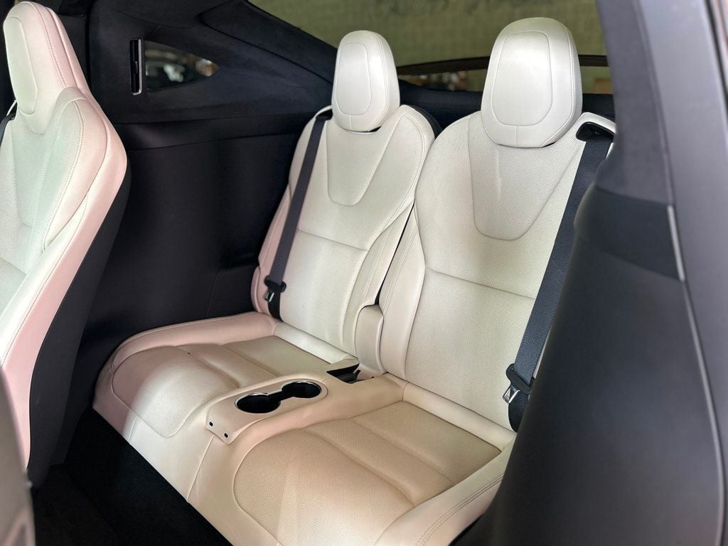 2023 Tesla Model X photo 16
