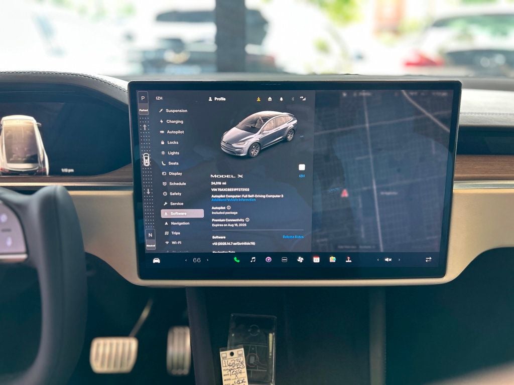 2023 Tesla Model X photo 30