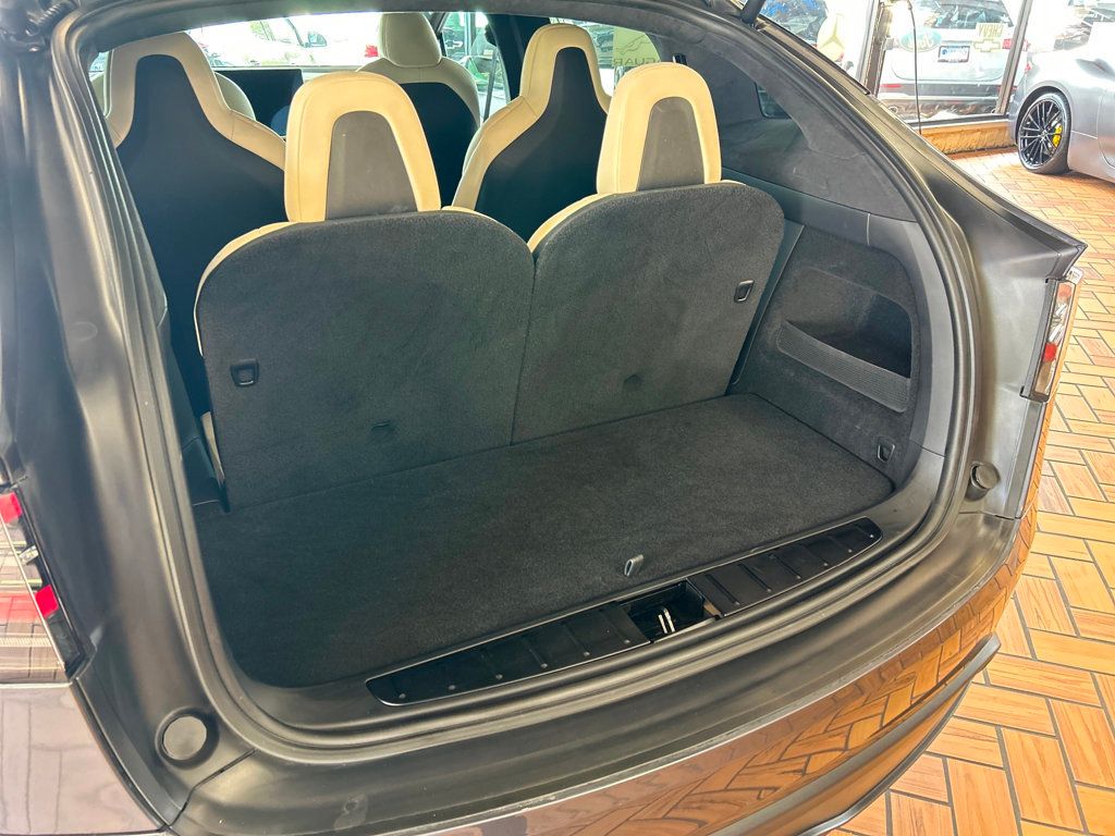 2023 Tesla Model X photo 7