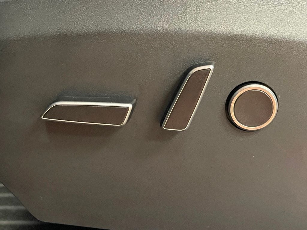 2023 Tesla Model X AWD - 22968180 - 13