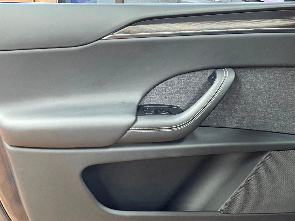 2023 Tesla Model X AWD - 22968180 - 15