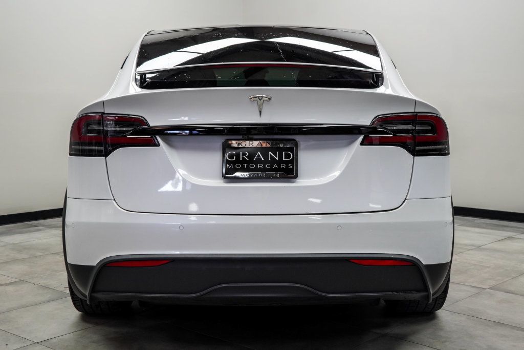 Tesla Model X photo 10