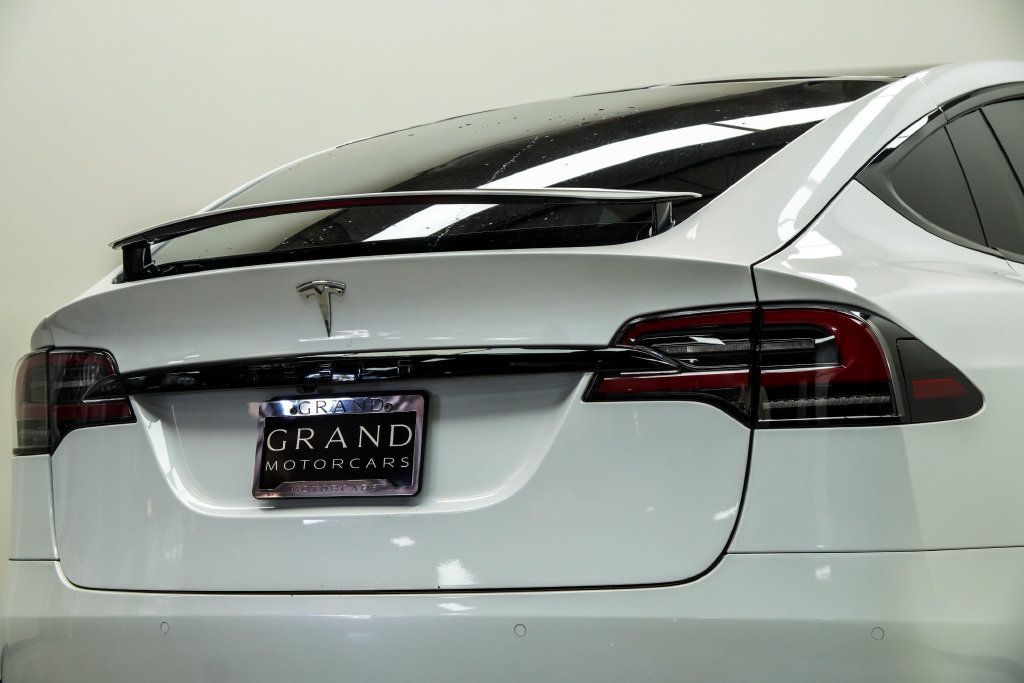 Tesla Model X photo 14