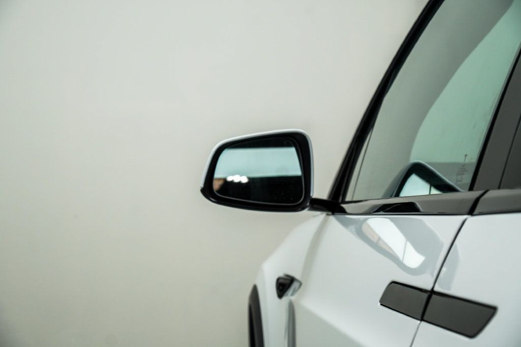 Tesla Model X photo 15