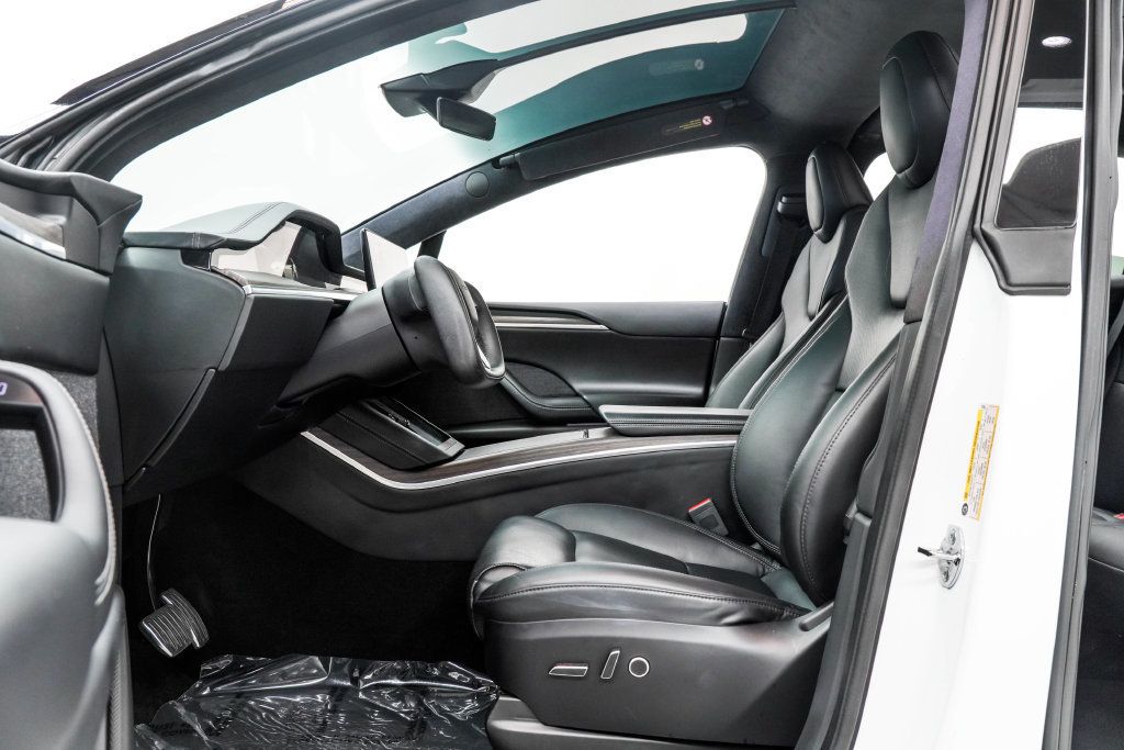 Tesla Model X photo 17
