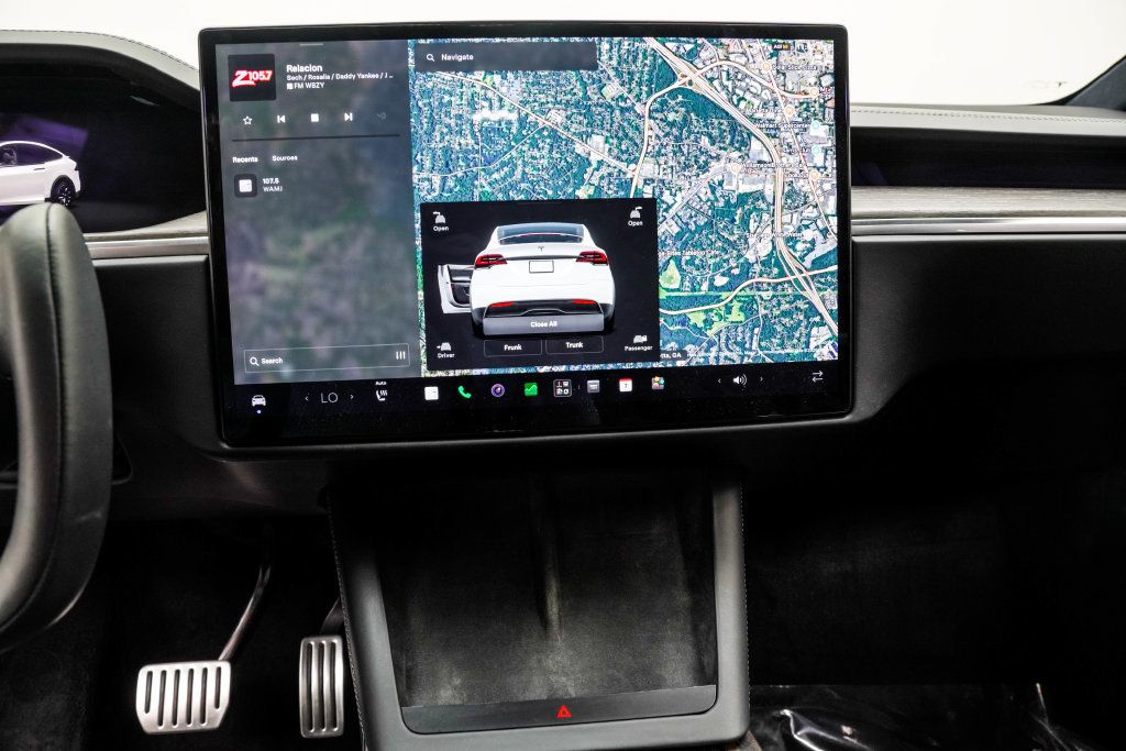 Tesla Model X photo 27