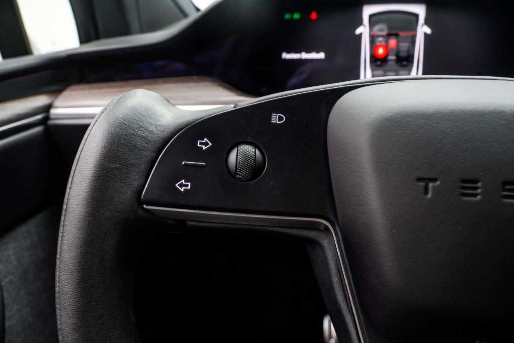 Tesla Model X photo 38