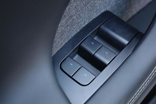 2023 Tesla Model X AWD - 23015942 - 43