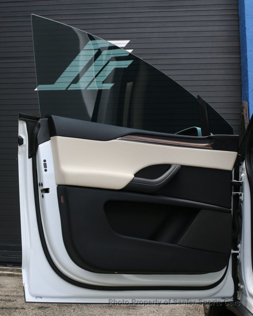 2023 Tesla Model X AWD - 22865797 - 16