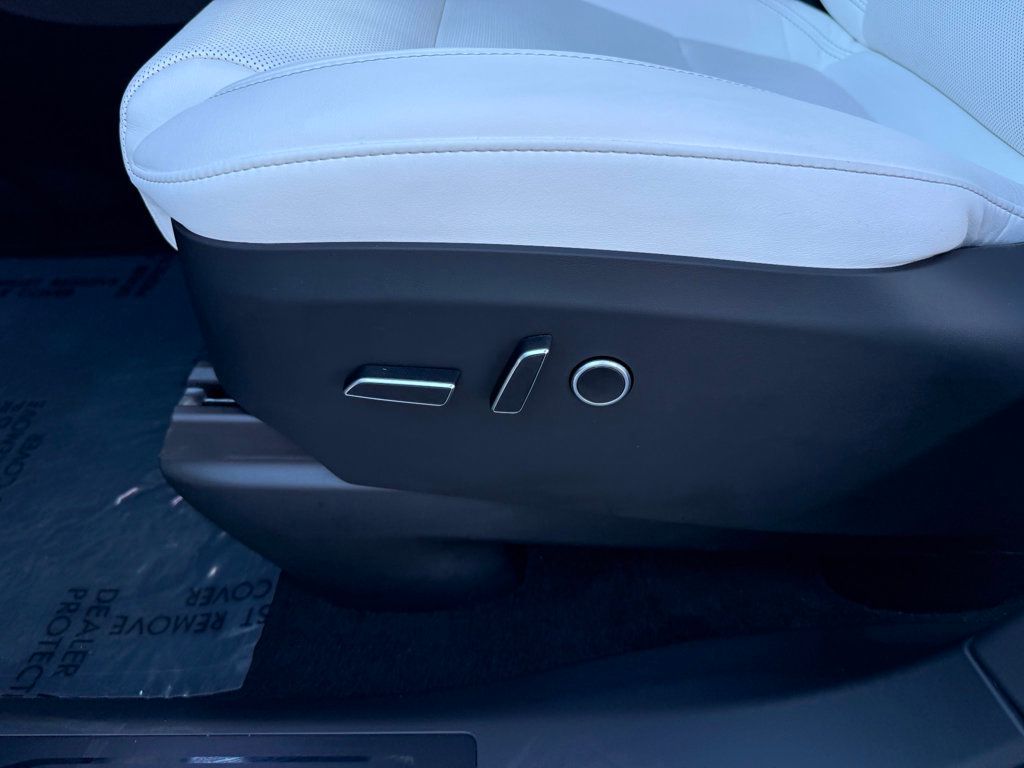 2023 Tesla Model X AWD - 22968202 - 16